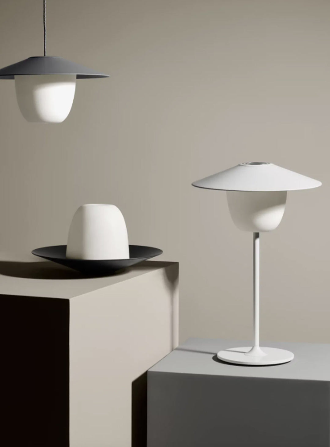 Lampe de table Blomus Ani, rechargeable et résistante aux éclaboussures. blanc