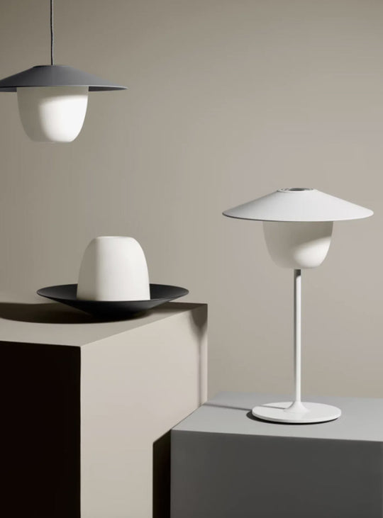 Lampe de table Blomus Ani, rechargeable et résistante aux éclaboussures. blanc