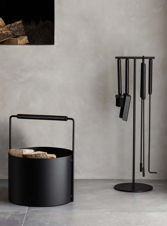 Ensemble d’outils de cheminée Blomus Ashi, support en T au design sculptural. noir