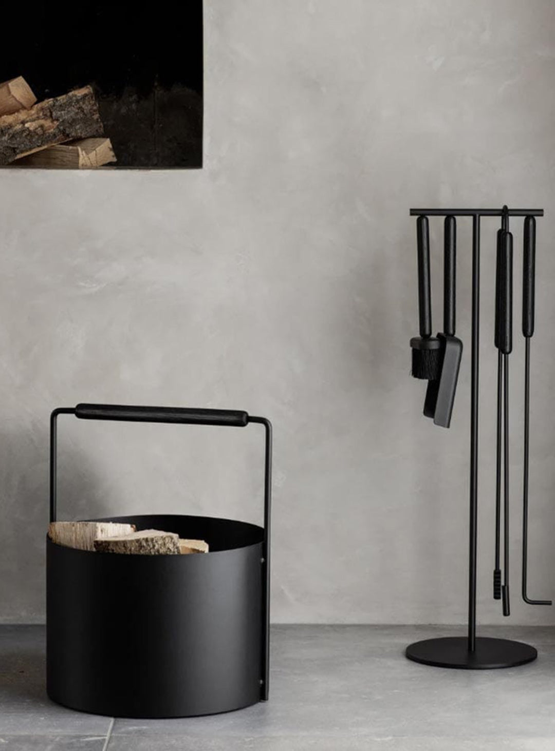 Panier à bois Blomus Ashi, solution élégante pour stocker votre bois. noir