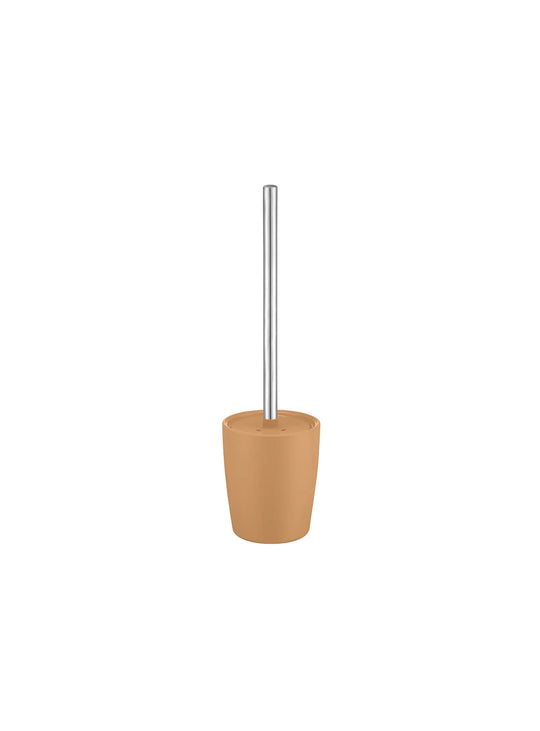 Brosse WC Ava de Blomus : silhouette élégante, manche en acier inoxydable et fourreau protecteur en silicone. sable