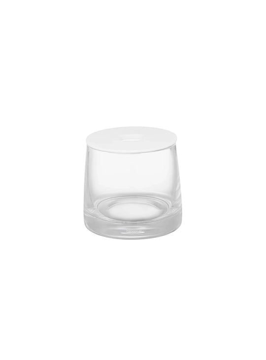 Découvrez la boîte de rangement Ava de Blomus, en verre soufflé bouche avec couvercle pratique et design élégant. blanc