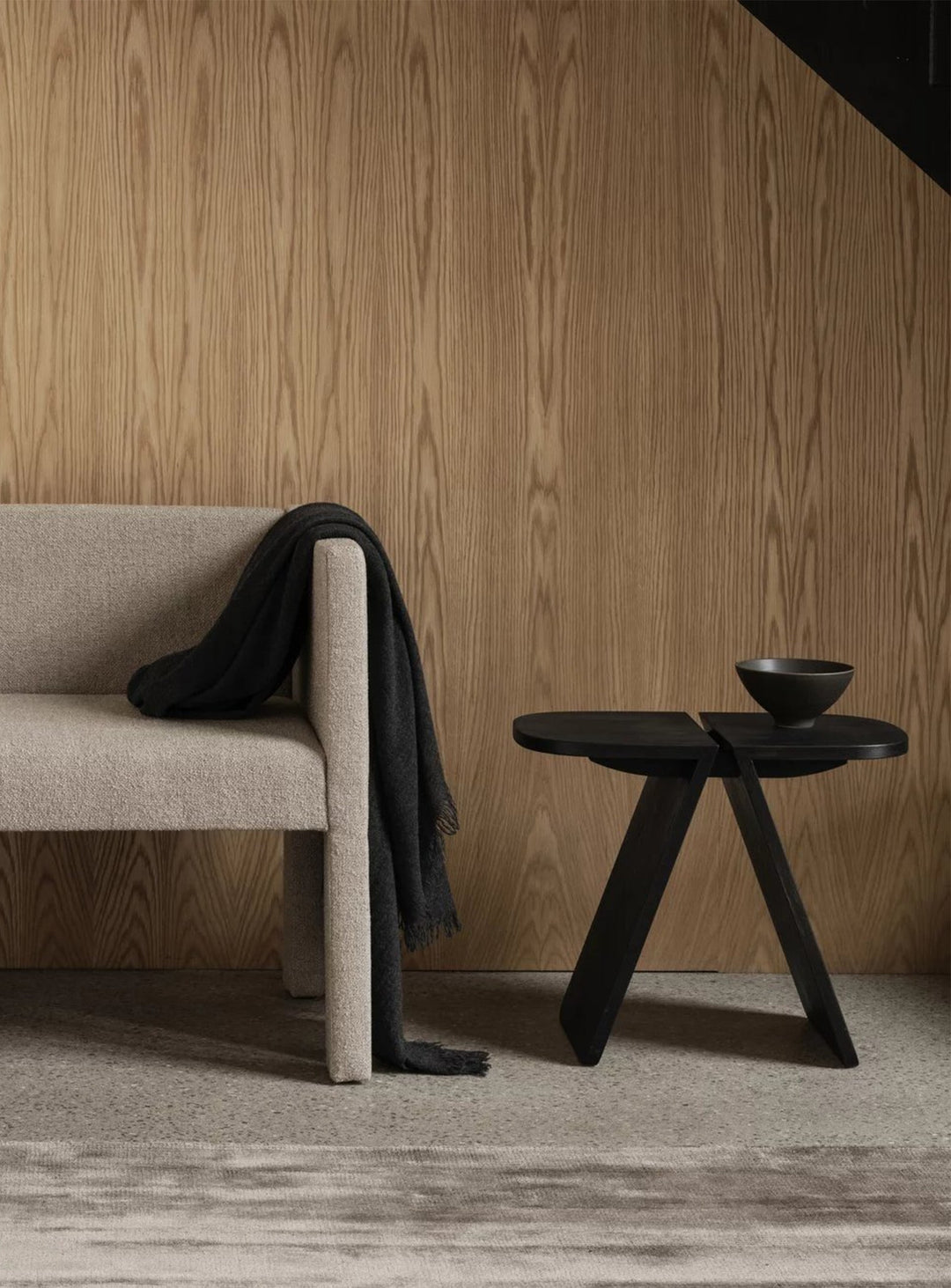 Table d’appoint Blomus Avio, fabriquée en Europe avec bois durable FSC. noir