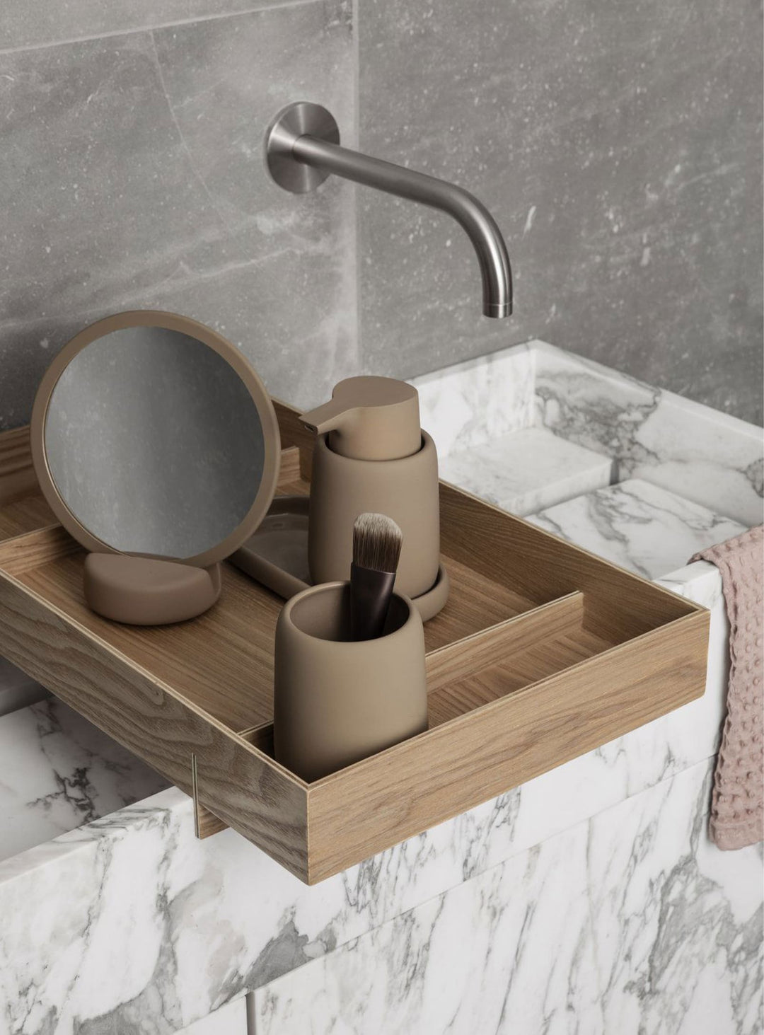 SONO blomus : gobelet salle de bain au toucher soyeux et finition mate. Camel.