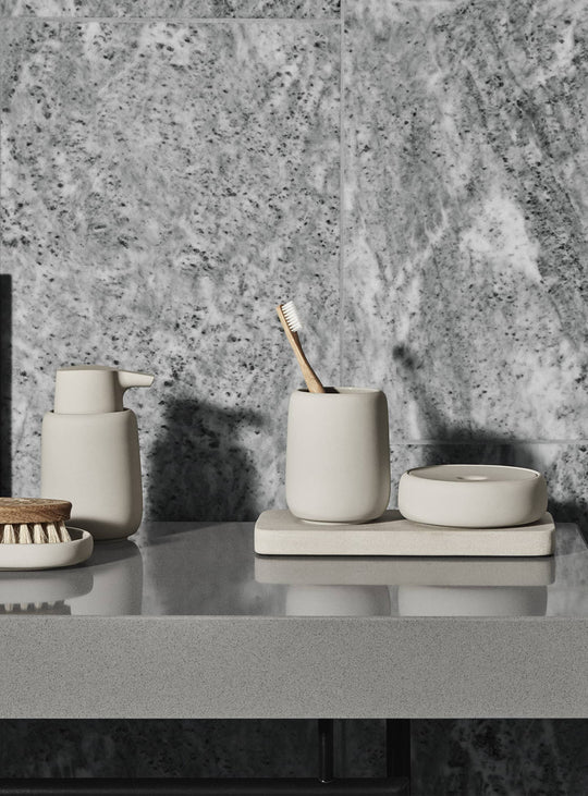 Gobelet à brosse à dents SONO de blomus : doux, design et facile à nettoyer. Crème.