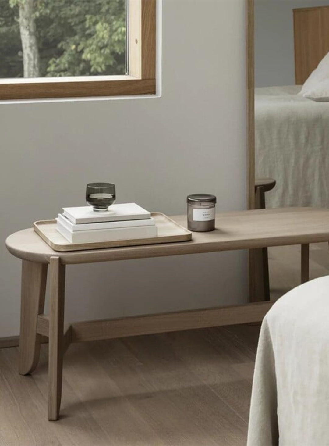 Banc en chêne Blomus Eli, meuble polyvalent siège ou table basse.