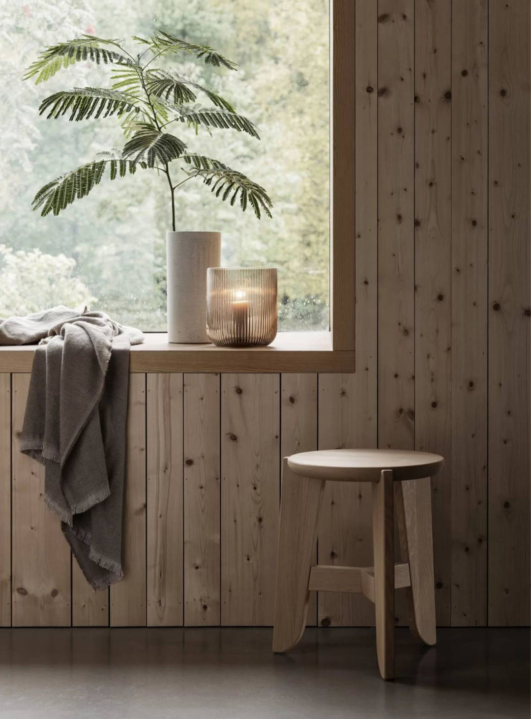 Tabouret Blomus Eli, en chêne massif au design doux et intemporel.