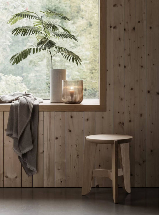 Tabouret Blomus Eli, en chêne massif au design doux et intemporel.