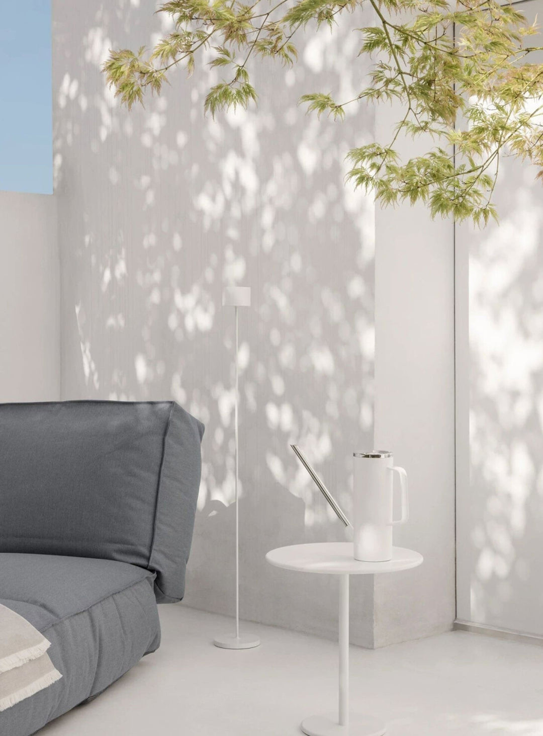 Lampe sur pied Blomus Farol, 115 lumens et autonomie jusqu’à 40 heures. blanc