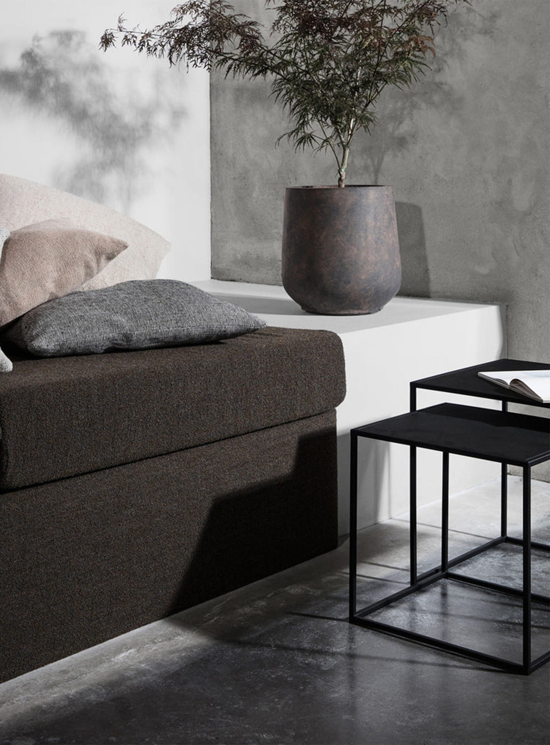 Tables d’appoint gigognes Blomus Fera, à utiliser seules ou imbriquées. noir