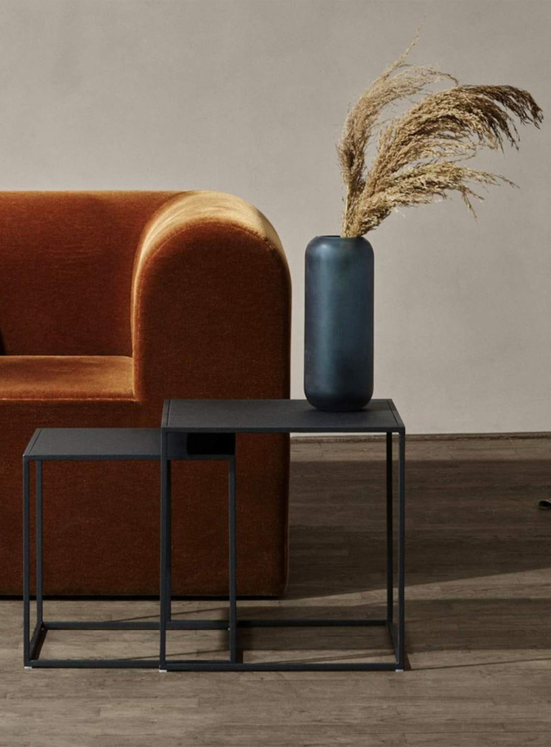 Tables d’appoint gigognes Blomus Fera, design cubique et fonctionnel. noir