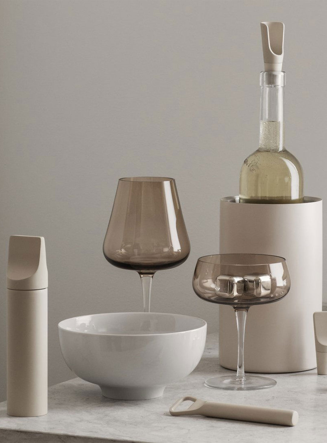 Ensemble d’accessoires pour le vin Blomus Ilo, verseur, bouchon et tire-bouchon inclus. rayon de lune