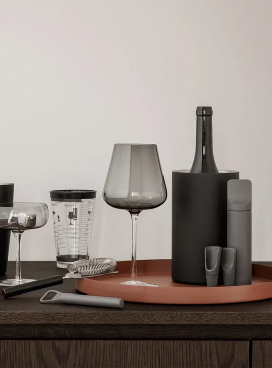 Ensemble d’accessoires pour le vin Blomus Ilo, inspiré de l’artisanat japonais. charbon