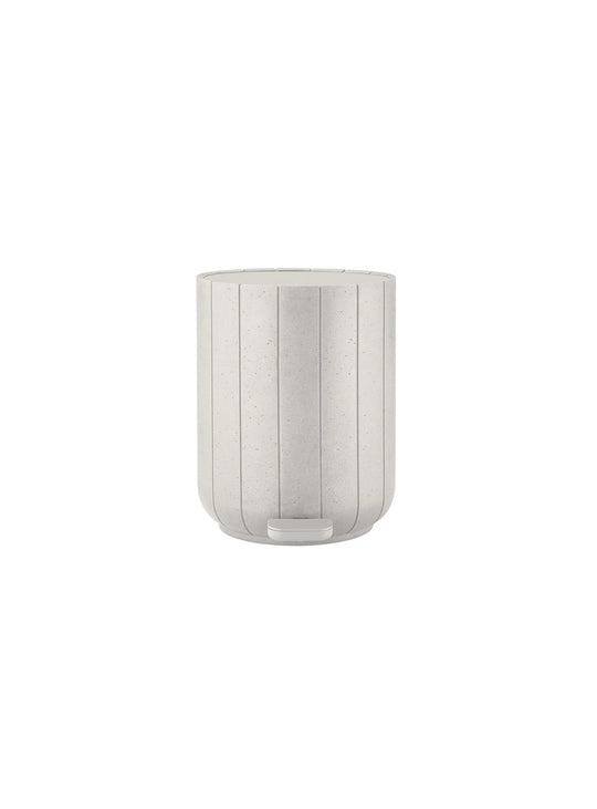 Poubelle à pédale Blomus Kua de 3 L au design scandinave épuré, pratique et élégante au quotidien. crème
