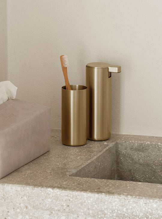Gobelet pour brosses à dents Blomus Modo, base antidérapante et stable. laiton