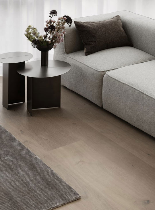 Table d’appoint Blomus Oru, acier revêtu de poudre au fini élégant. noir