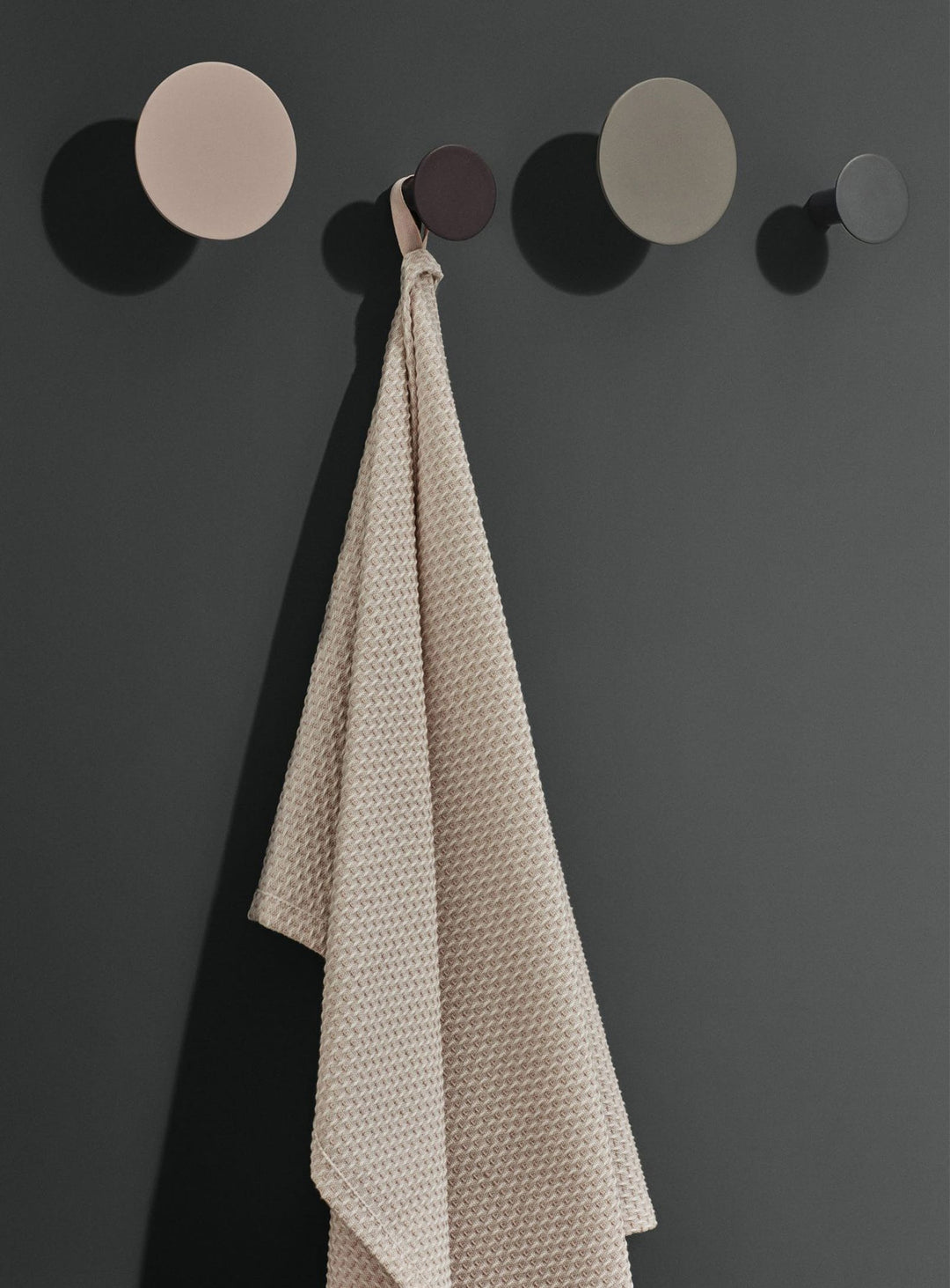 Crochets muraux Blomus Ponto, lot de 4 en polystone au design moderne. multi