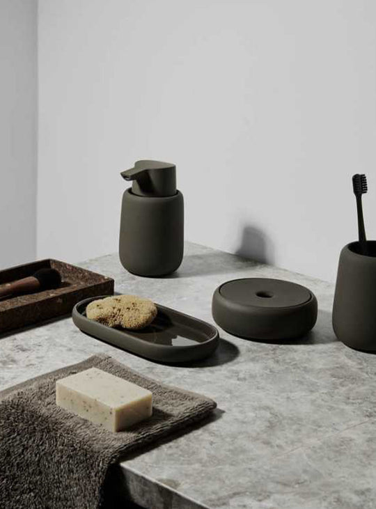 Plateau salle de bain SONO blomus : simple, pratique, esthétique. Noir.