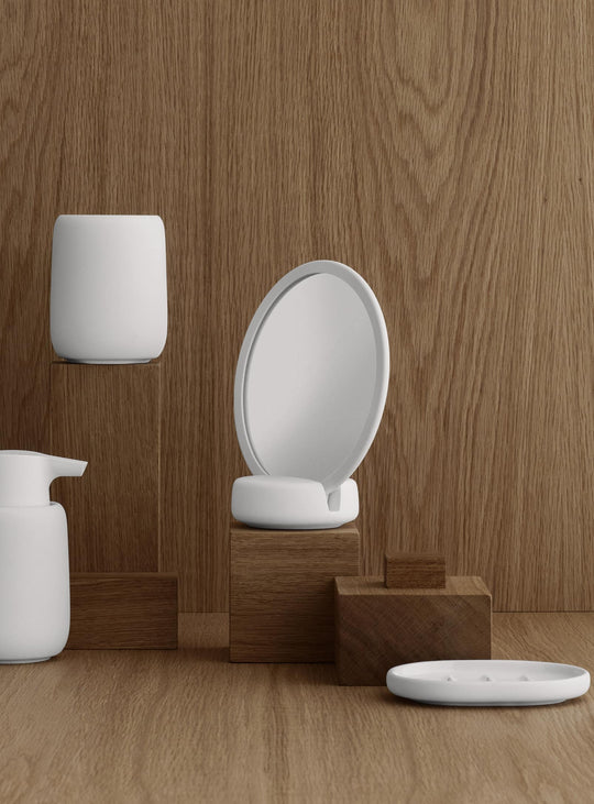 Miroir de courtoisie SONO de blomus : grossissement x5 et design raffiné. Blanc.