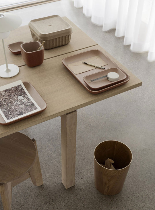 Corbeille à papier Blomus Wilo, solution chic et durable pour bureau.