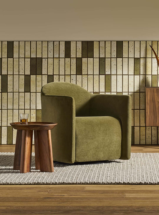 Fauteuil Blu Dot About Face, fauteuil pivotant au design contemporain. moss velvet