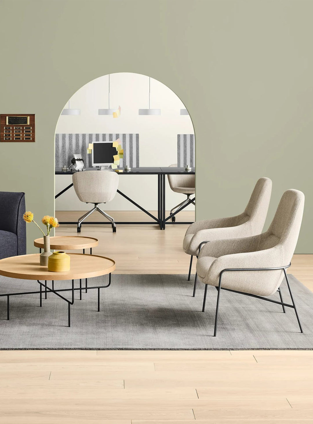 Fauteuil design Acre de Blu Dot, allure harmonieuse et esprit détente. beige