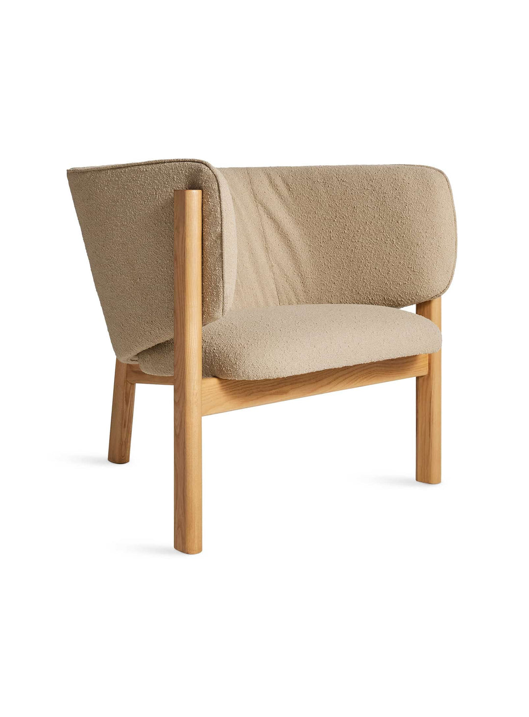 Fauteuil All In Blu Dot : fauteuil moderne, coque courbée et lignes élégantes. kelso camel