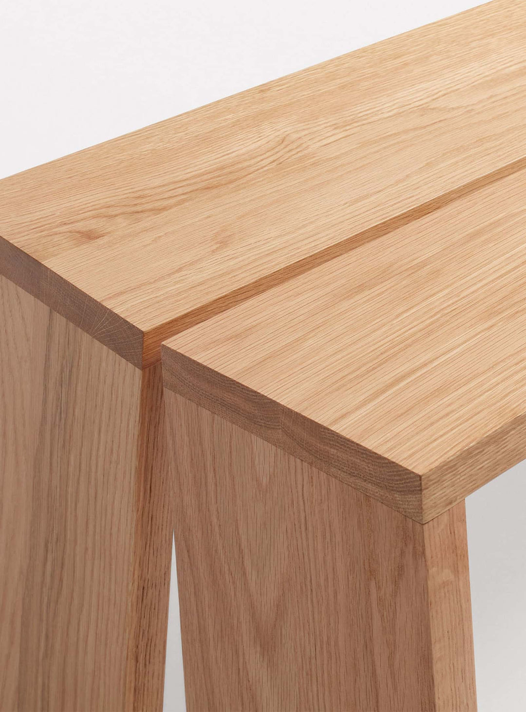 Banc Blu Dot Amicable Split : design audacieux et raffinement discret. chene