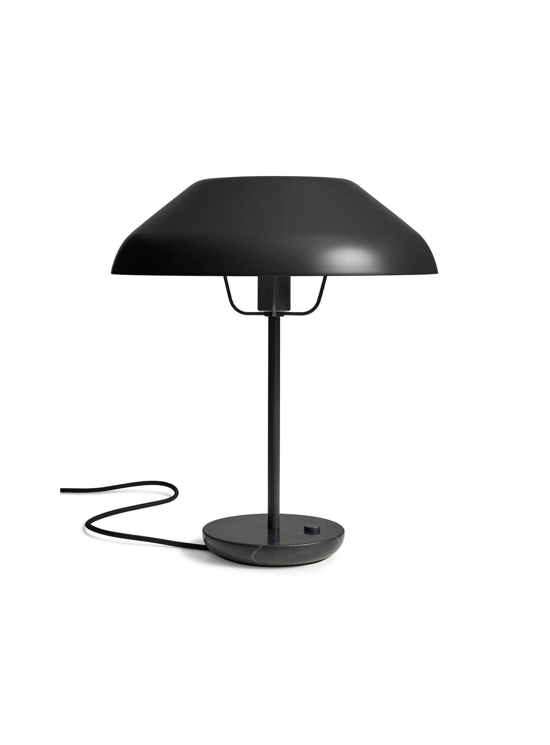 La lampe de table Beau de Blu Dot : design moderne, marbre raffiné et lumière modulable. noir.