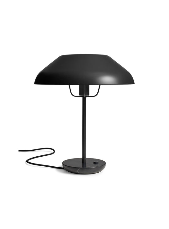 La lampe de table Beau de Blu Dot : design moderne, marbre raffiné et lumière modulable. noir.