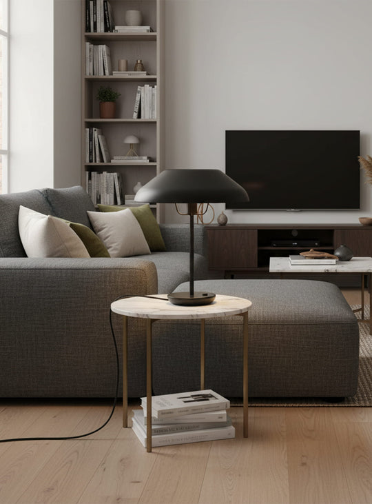 La lampe de table Beau de Blu Dot crée des ambiances sur mesure grâce à son variateur. Noir.