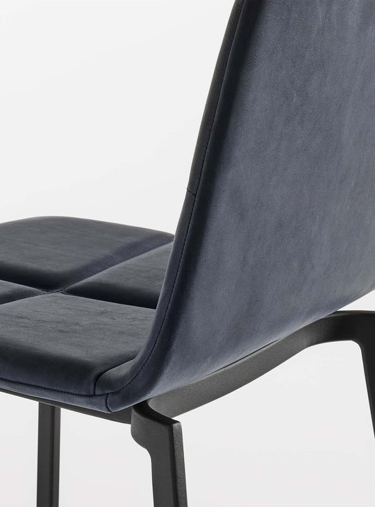 Tabouret de comptoir Between Us Blu Dot : tabouret design, style minimaliste chic. ink leather
