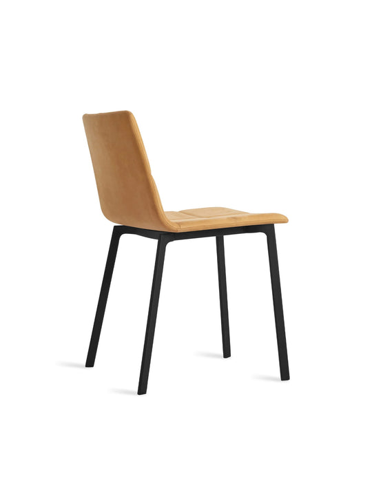 Chaise Between Us Blu Dot : chaise design, structure métal et bois. camel leather
