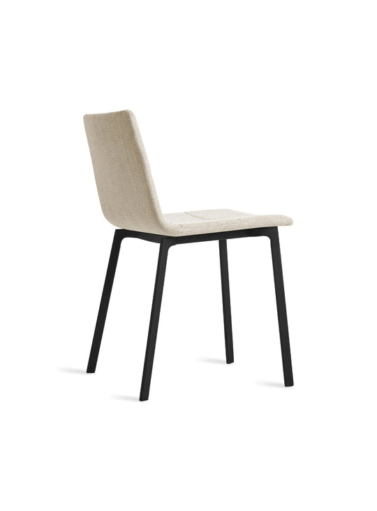 Chaise Between Us Blu Dot : chaise contemporaine, confort et style chic. tait stone