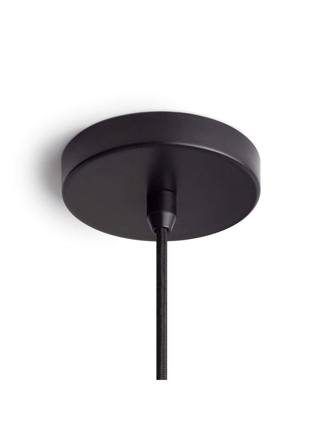 Bobber de Blu Dot : lumière douce sous une touche industrielle. Noir.