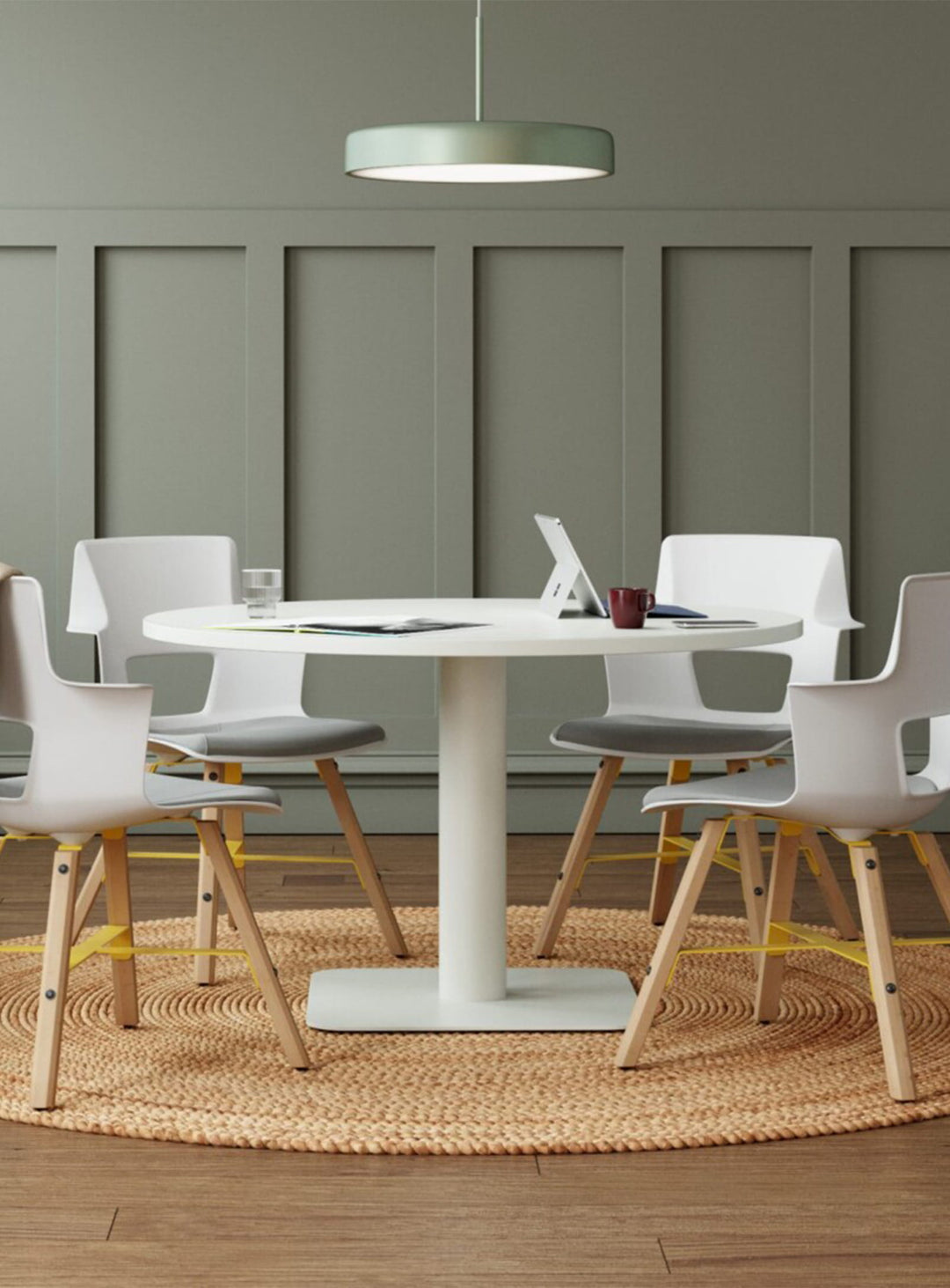 Lampe Bobber Blu Dot : parfait au-dessus d’une table ou d’un îlot. Vert.