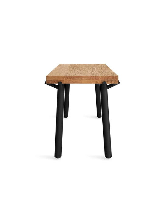 Optez pour le banc Blu Dot Branch, parfait autour d'une table ou dans une entrée. chene et noir