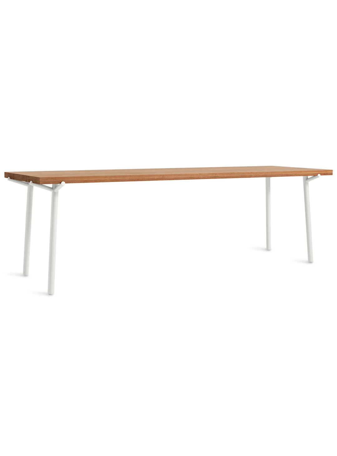 Découvrez la table à manger Blu Dot Branch, entre bois massif et piètement en acier. chene et blanc