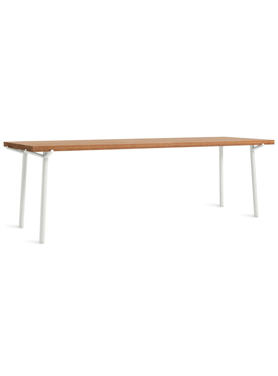 Découvrez la table à manger Blu Dot Branch, entre bois massif et piètement en acier. chene et blanc