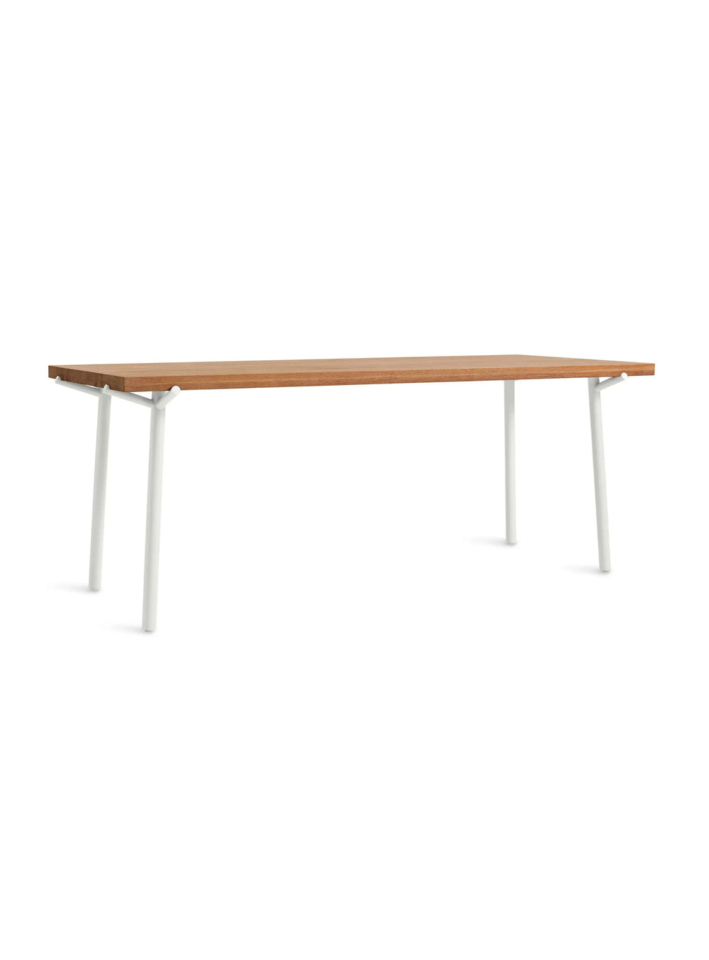 Table à manger Blu Dot Branch : une alliance élégante de chêne brossé et d'acier laqué. chene et blanc