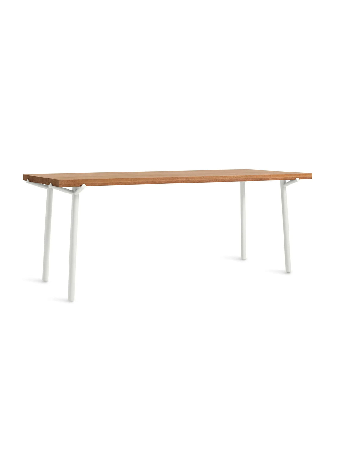 Table à manger Blu Dot Branch : une alliance élégante de chêne brossé et d'acier laqué. chene et blanc
