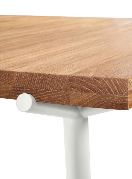 Table à manger Blu Dot Branch : disponible en plusieurs dimensions et finitions. chene et blanc