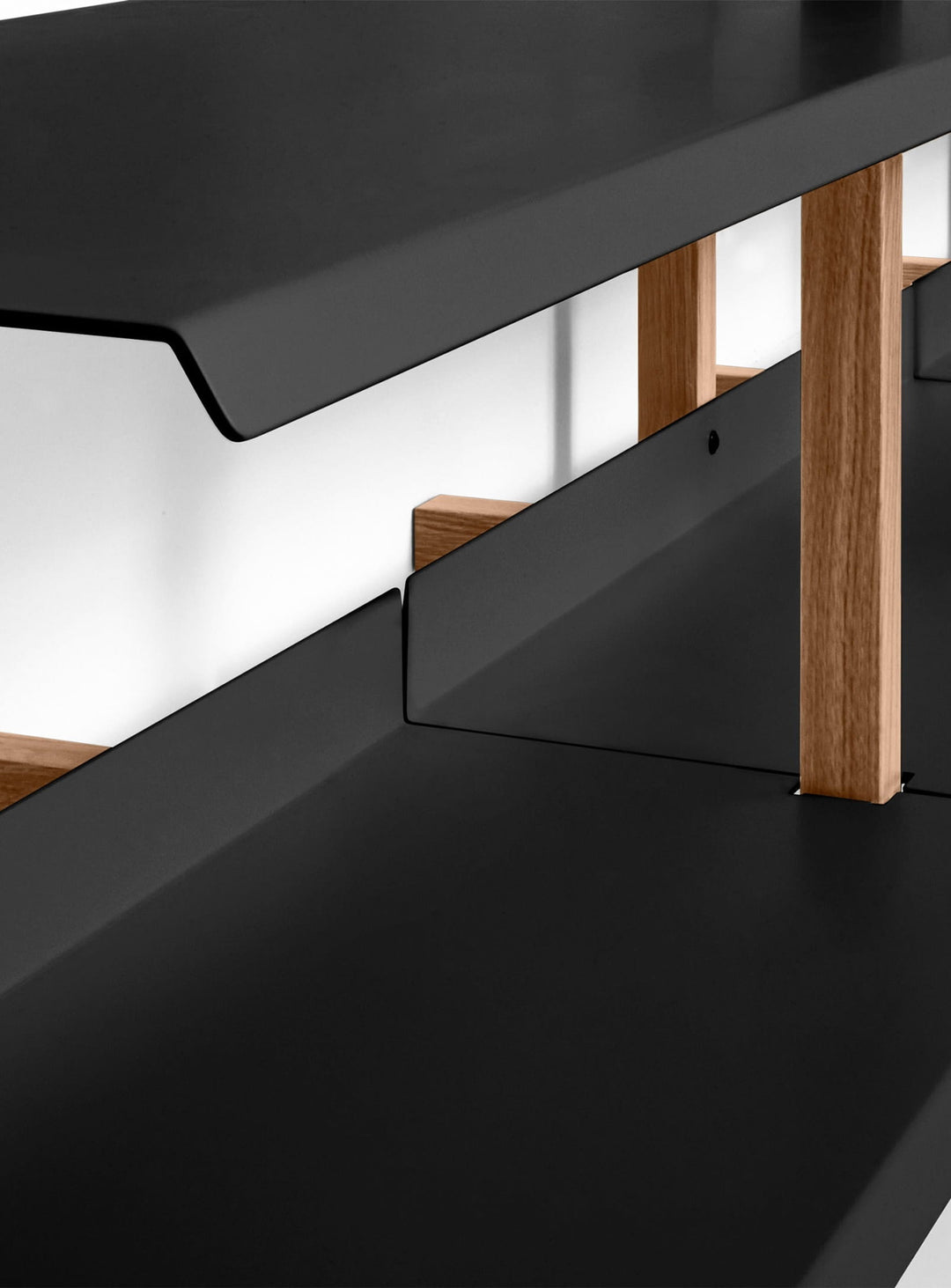 Bibliothèque Browser de Blu Dot, élégance modulable et design intemporel. noir