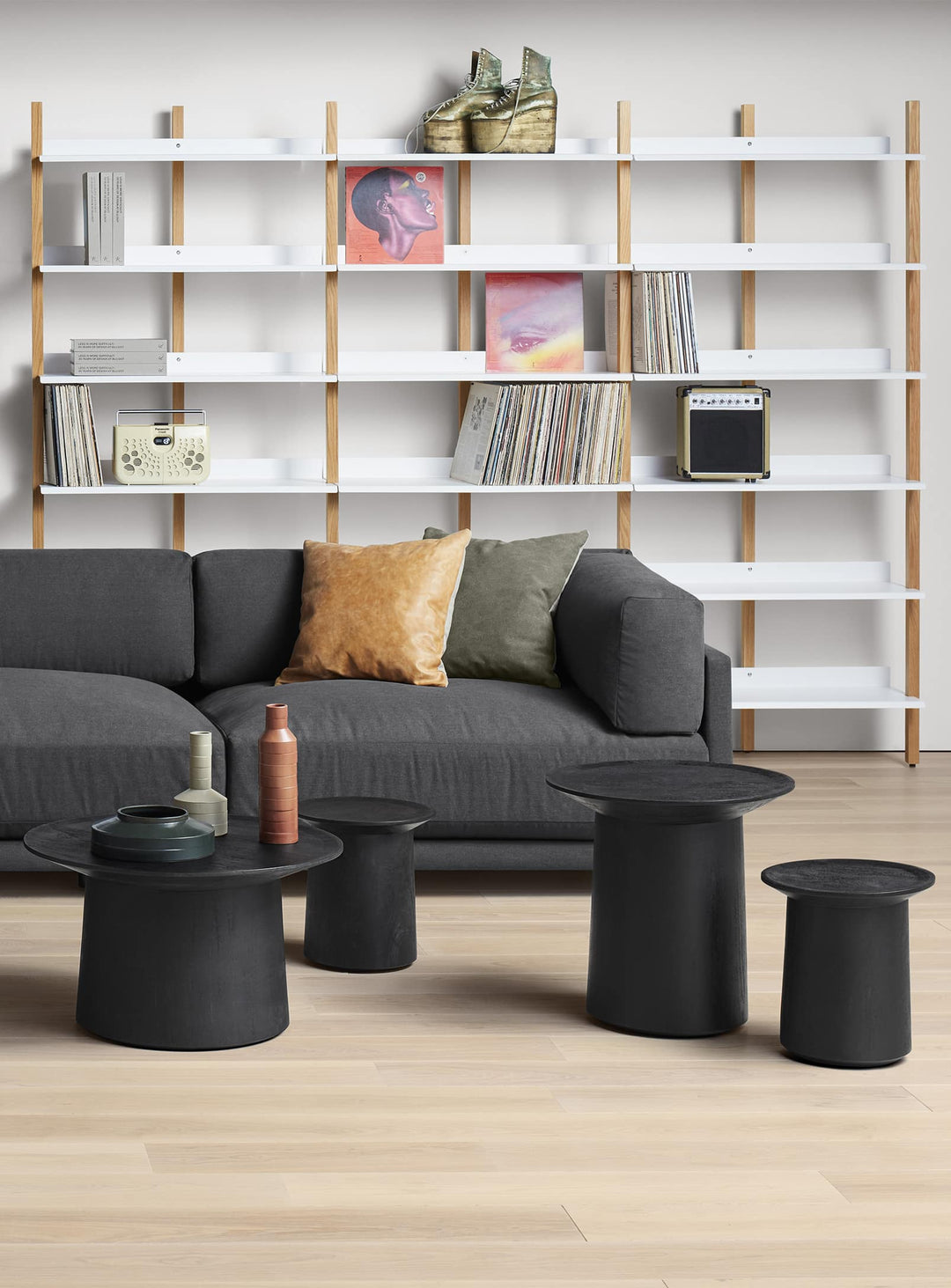 Blu Dot Browser, étagère modulable aux finitions bois et acier. blanc