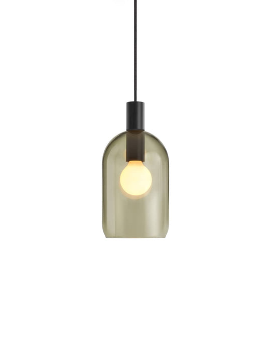 Blu Dot Bub : suspension en verre teinté olive au design raffiné.