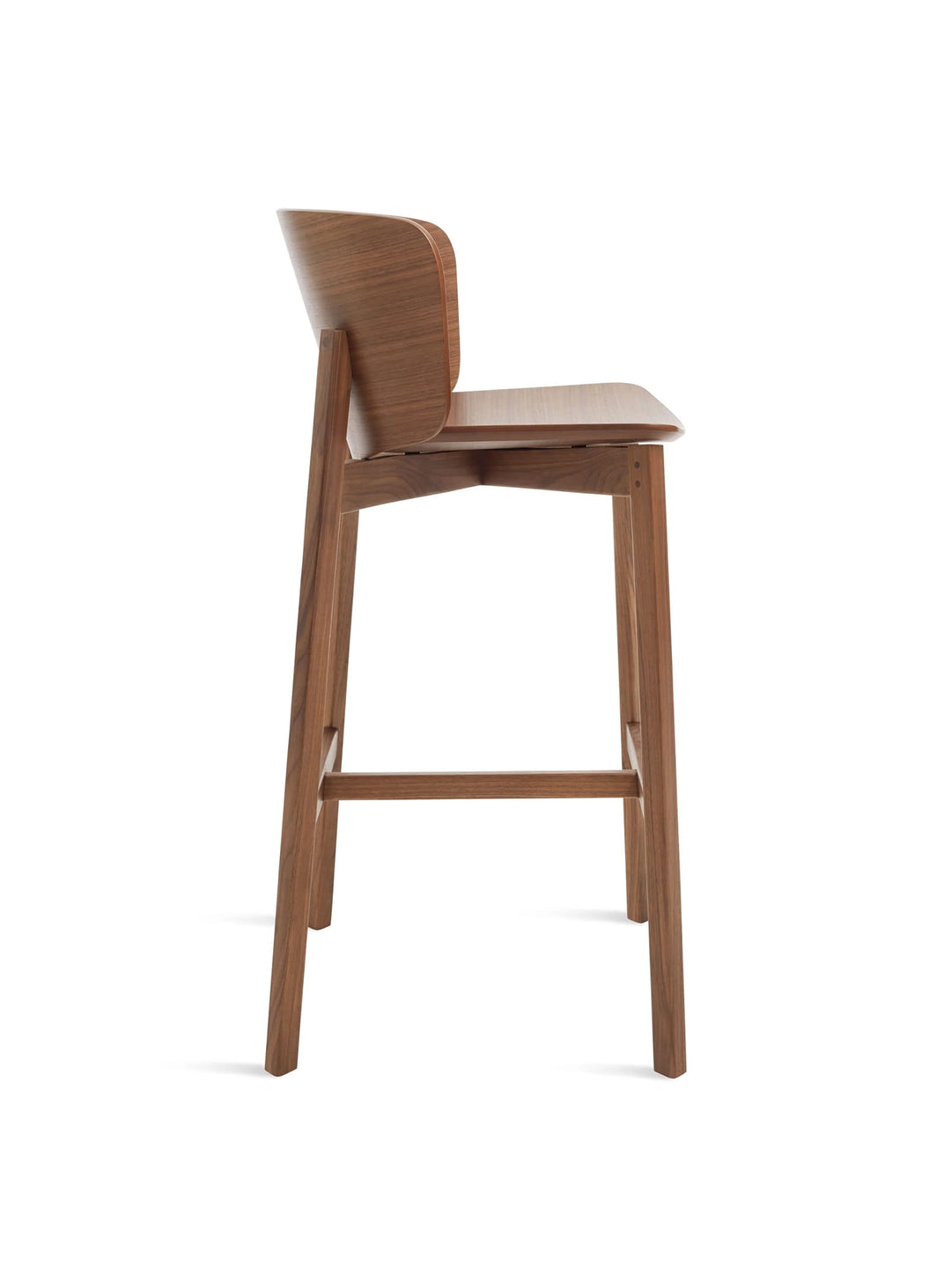 Tabouret de bar Buddy Blu Dot : tabouret design, dossier courbé et élégant. noyer