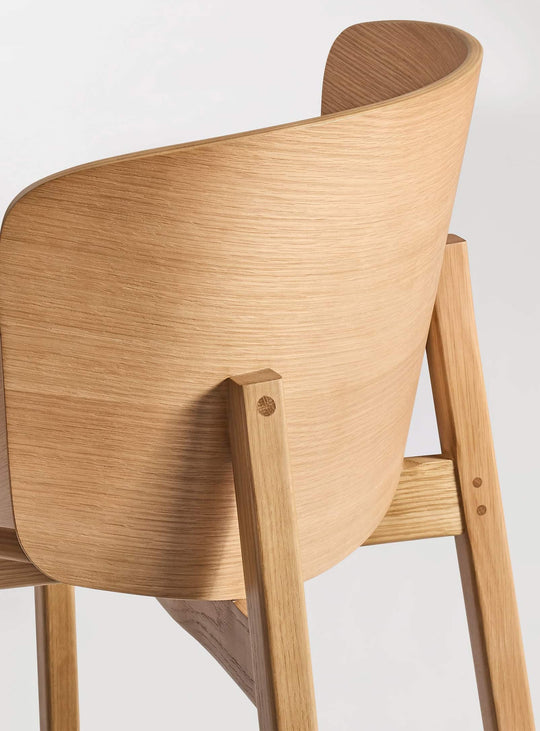 Tabouret de bar Buddy Blu Dot : tabouret contemporain, bois et confort durable. chene blanc