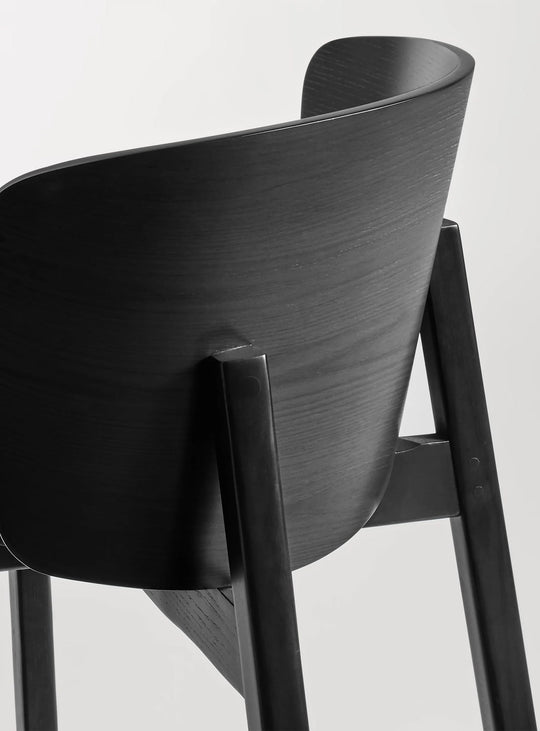 Tabouret de bar Buddy Blu Dot : tabouret moderne, bois et finition raffinée. frene noir