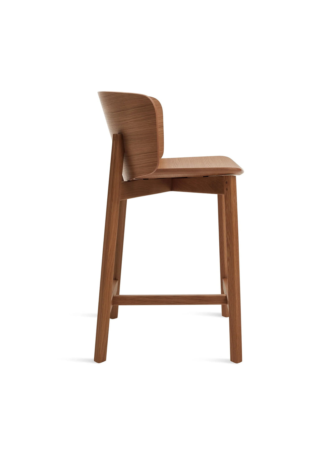 Tabouret de comptoir Buddy Blu Dot : tabouret design, dossier courbé élégant. noyer