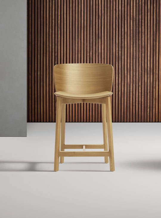 Tabouret de comptoir Buddy Blu Dot : tabouret design bois, idéal pour cuisine. chene blanc